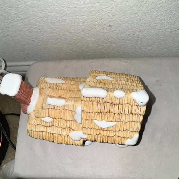 Seymour Mann Christmas Carol Collectibles Lighted Cratchits House - Picture 9 of 9